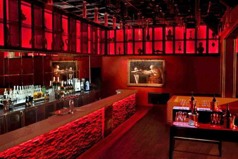 The Ashok, New Delhi Hotel Buitenkant foto The bar at the nightclub