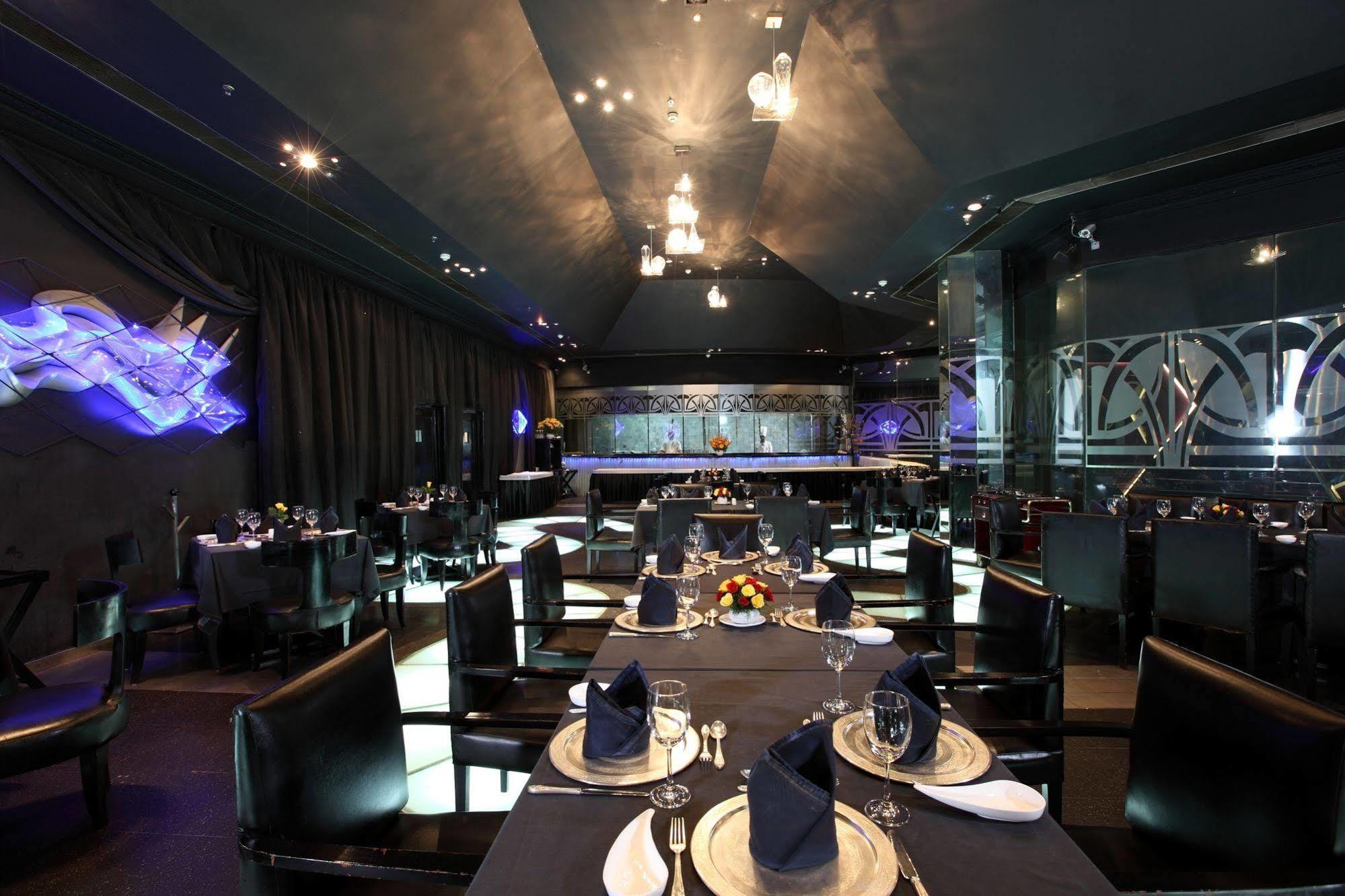 The Ashok, New Delhi Hotel Buitenkant foto The interior of the restaurant