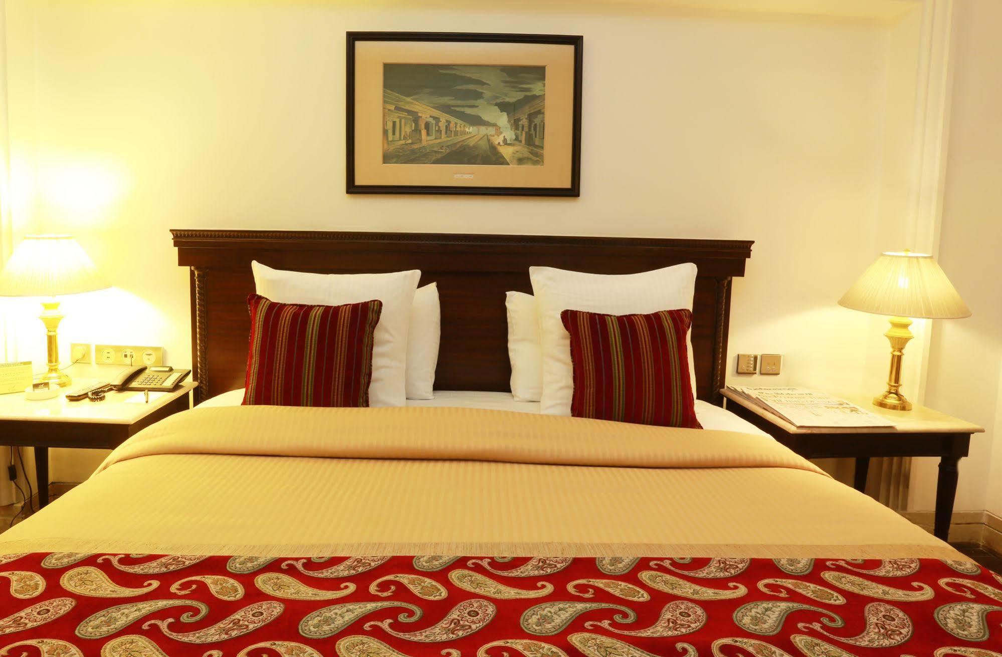 The Ashok, New Delhi Hotel Buitenkant foto A bedroom at the Taj Mahal Palace